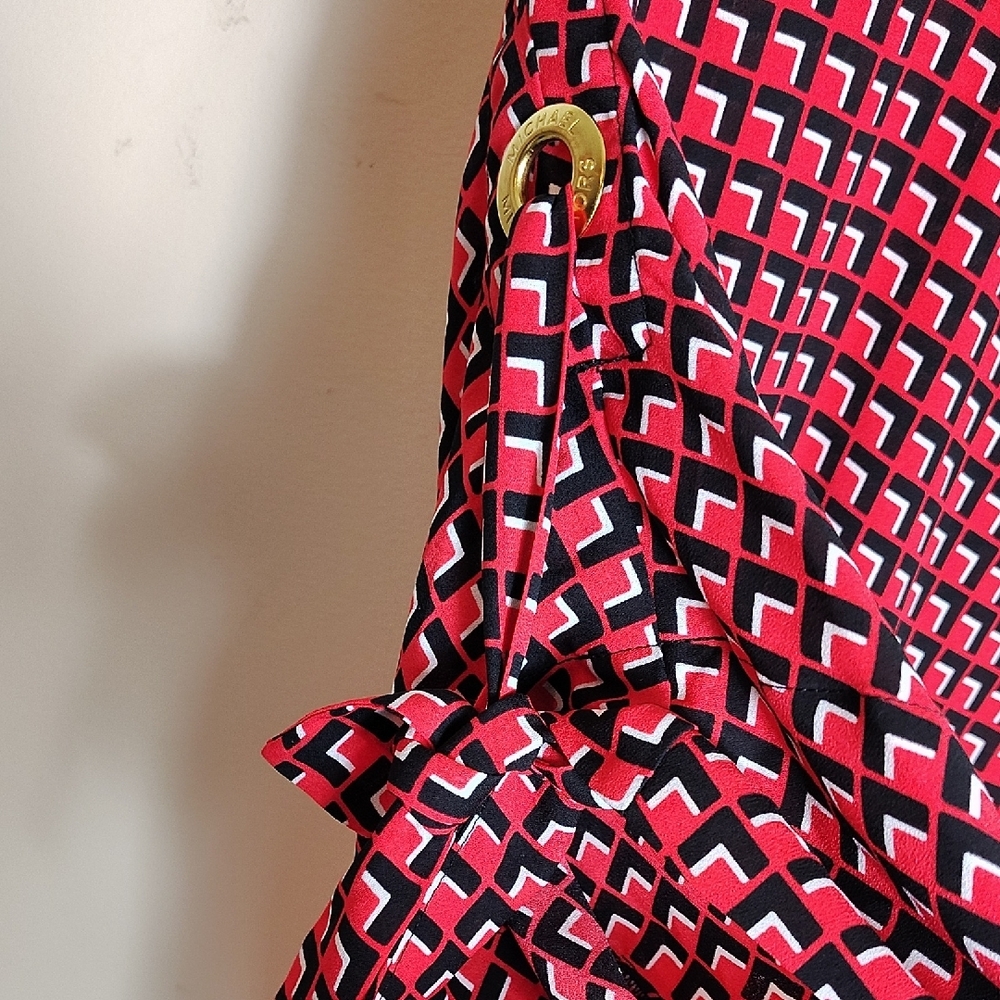 Red and White Boxy 3/4 Sleeve Blouse - Picture 3 of 7